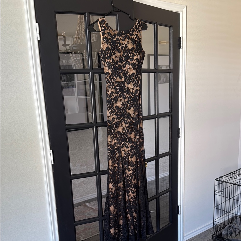 Elegant Black Lace Evening Gown